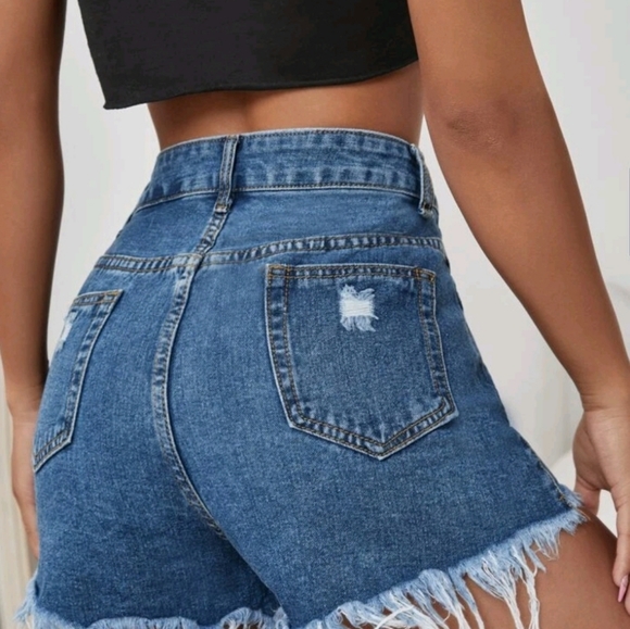 NWT Ripped Raw Hem Demin Shorts Large - Picture 2 of 5